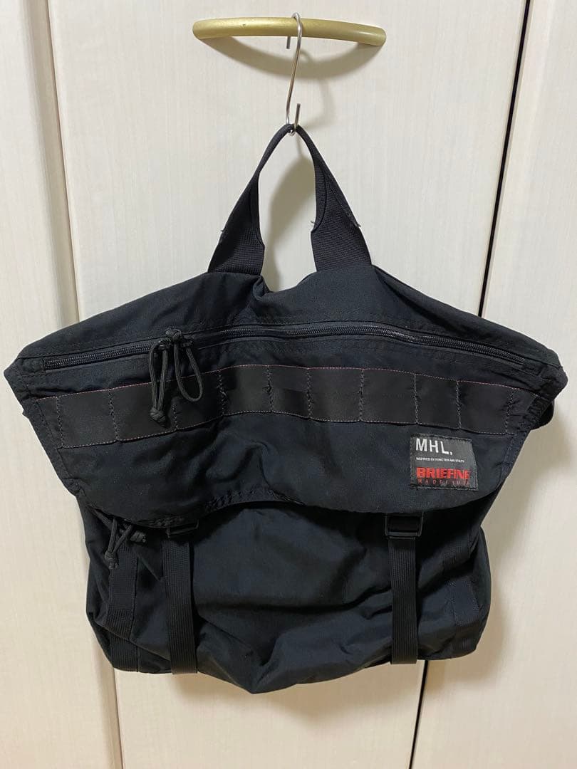 BRIEFING × MARGARET HOWELL MHLメッセンジャー