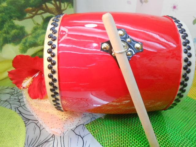 新品未使用(送料無料)12.500円 エイサー大太鼓24cm*31cm 撥付