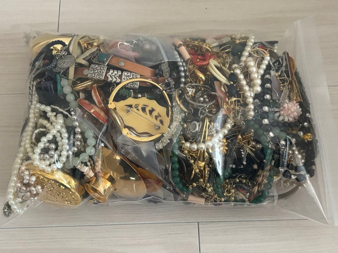 イミテーションアクセサリーまとめ売り約4kg