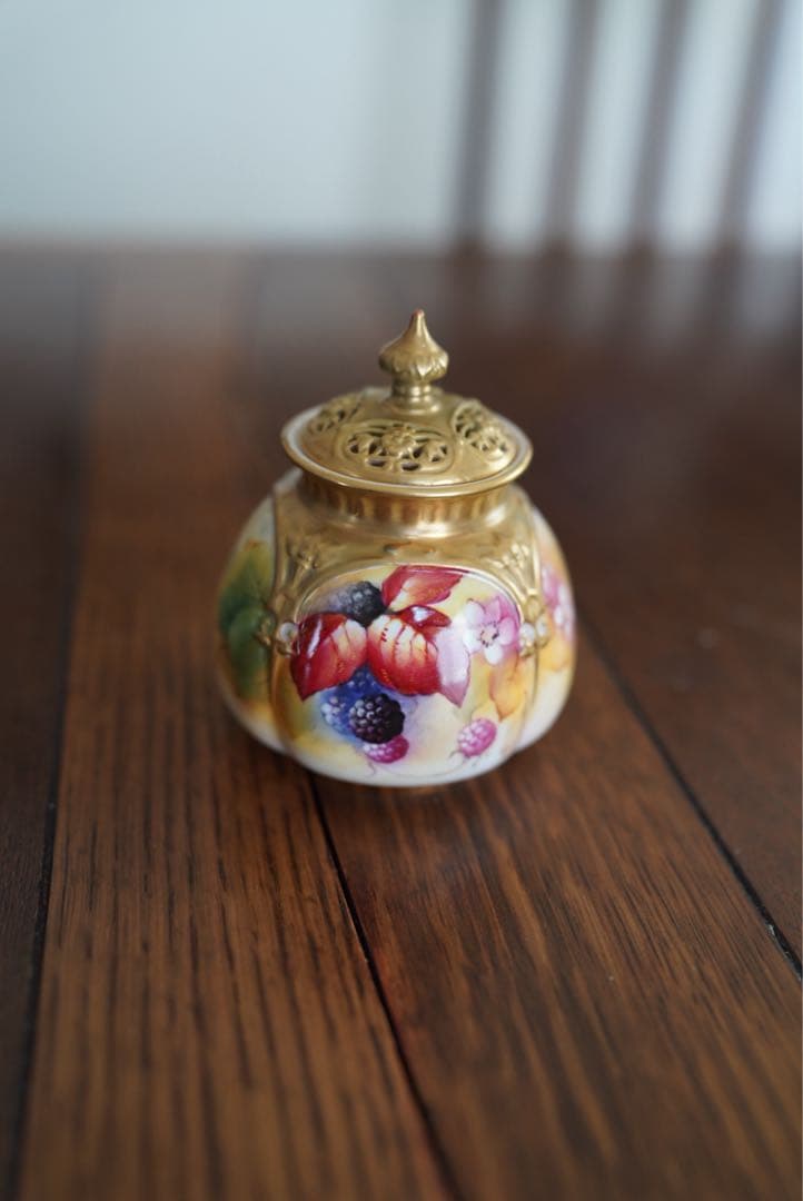 ロイヤルウースター ポプリポット by キティ・ブレイク