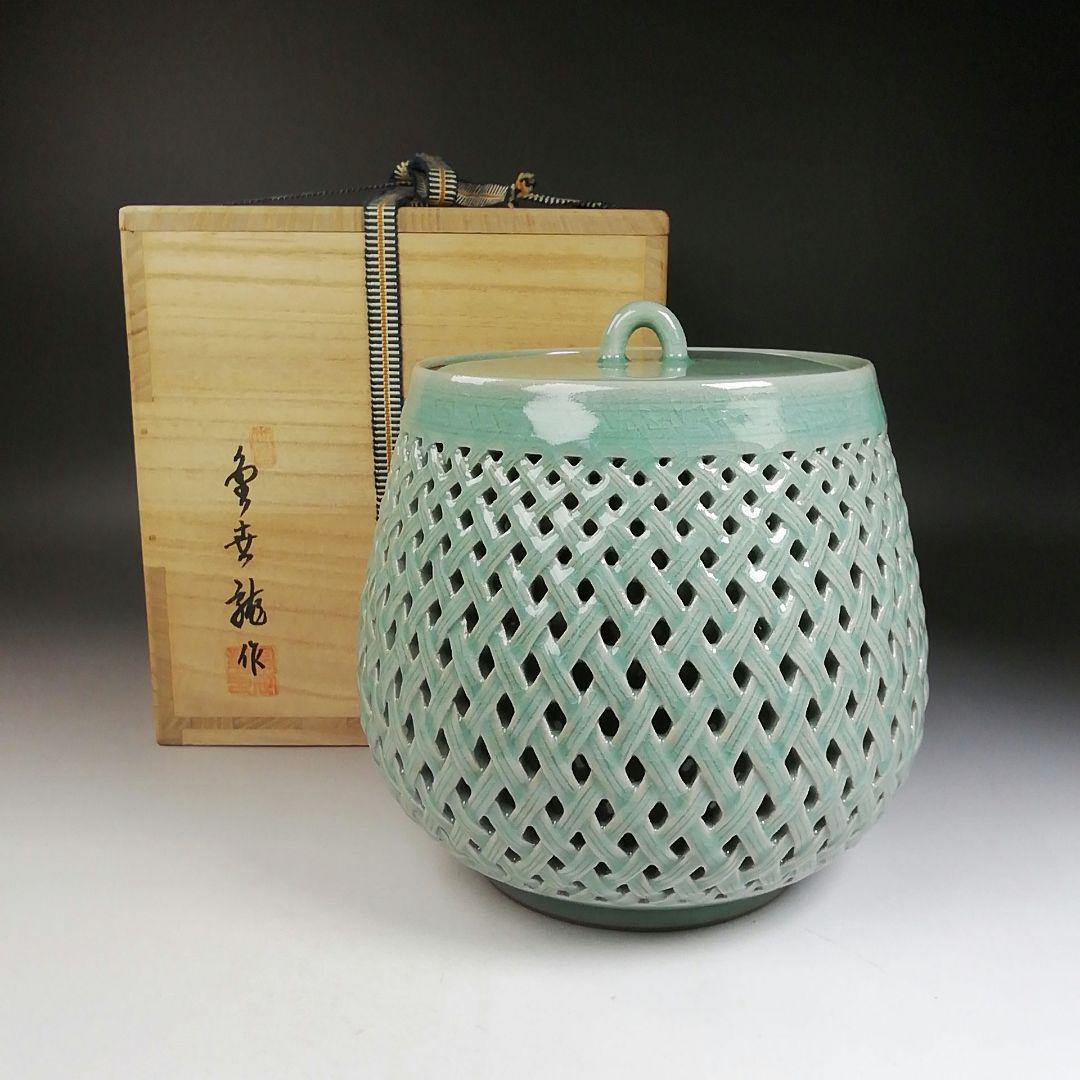 Ｗ７３　水指　『青磁透刻』『芋頭水指』『金世龍 作』　共箱　茶道具