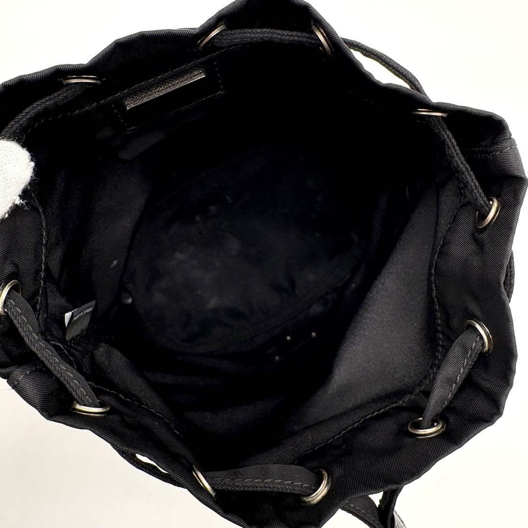 近年型 極美品】PRADA サフィアーノ テスートナイロン 巾着 ポーチ 黒