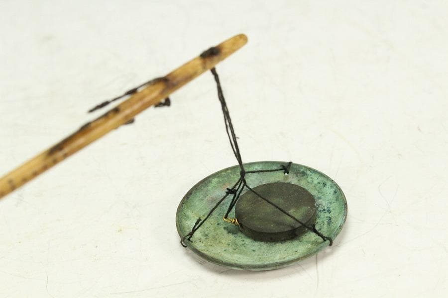 中国美術 花梨 刻 雲蝙蝠紋 秤 測り具(K-A911) - メルカリ