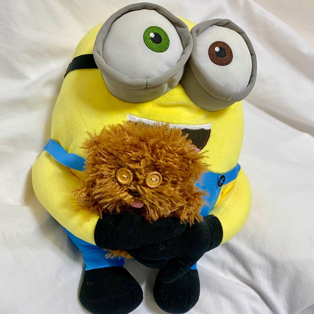 美品】ミニオン ティムを抱っこしてるボブ ぬいぐるみ - メルカリ
