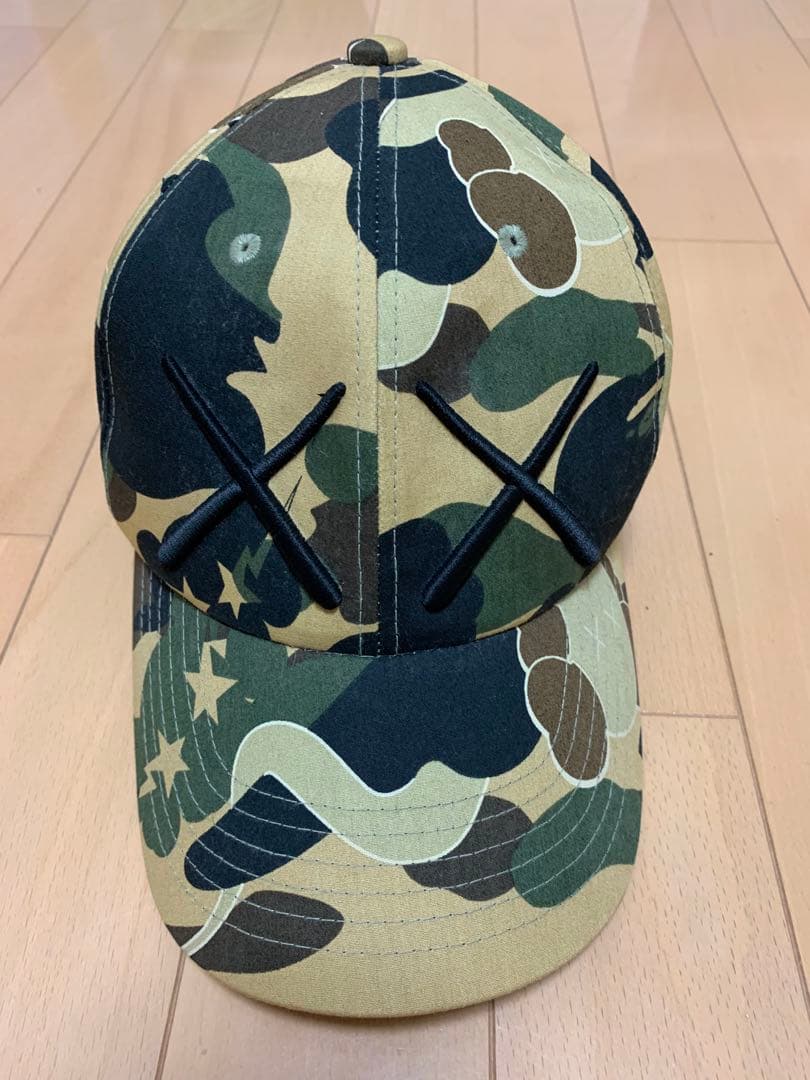 BAPE ×KAWSコラボ迷彩柄 キャップ