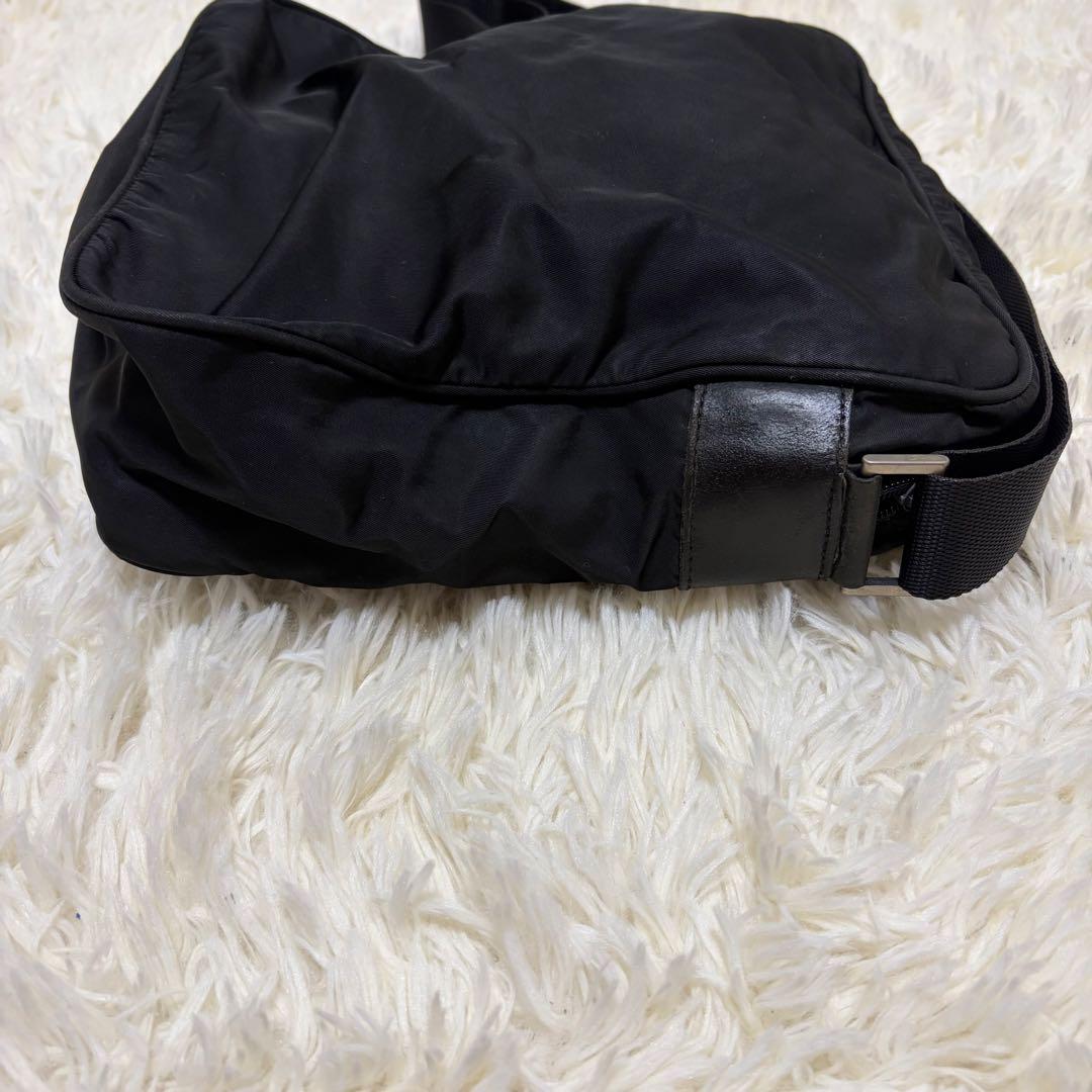 PRADA ブラック ショルダーバッグ 三角ロゴ 白タグ ポシェット - メルカリ