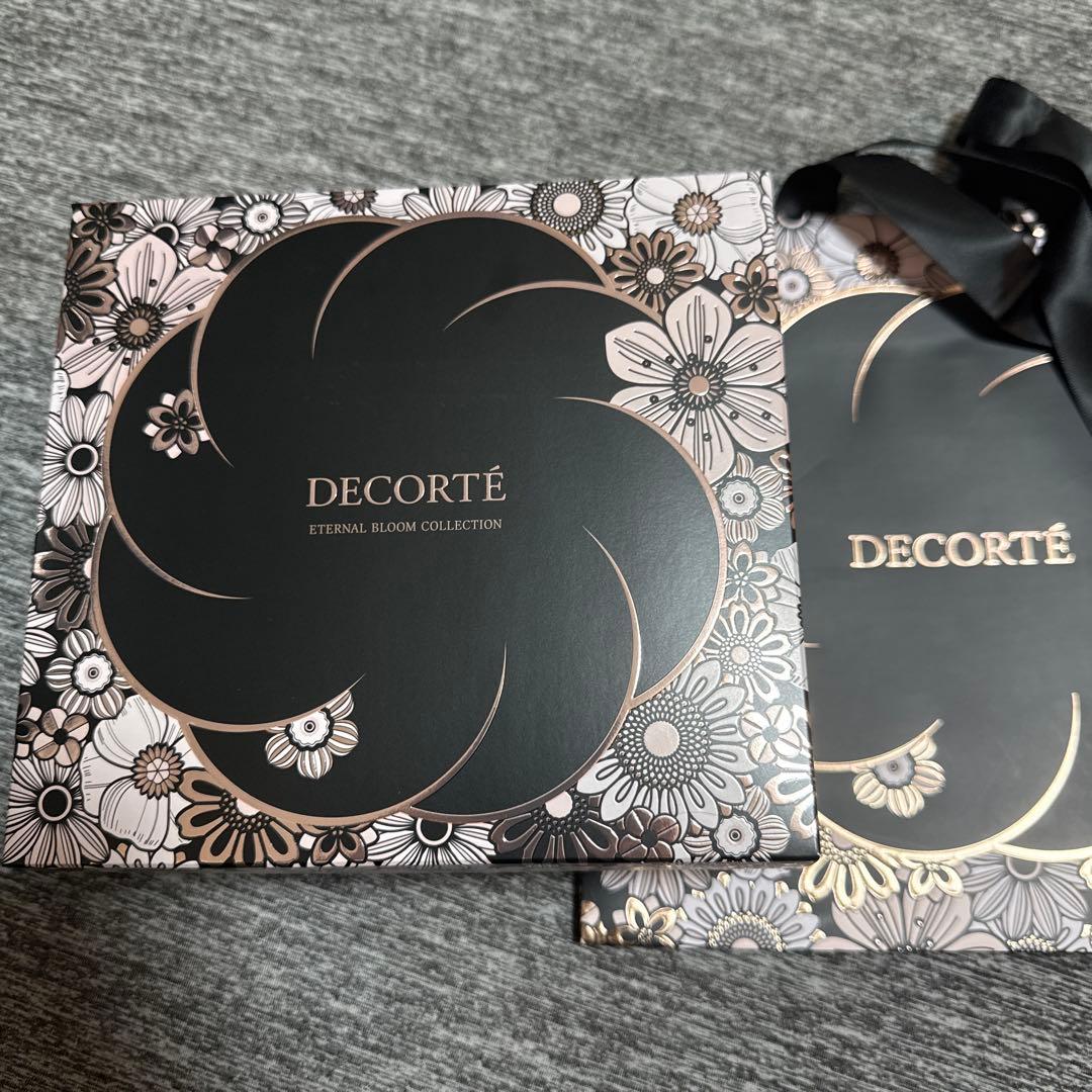 コスメデコルテ　エターナル　ブルーム　コレクション　クリスマスコフレ2025