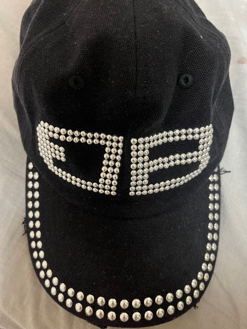 BEEDEN ストーン付き黒キャップ