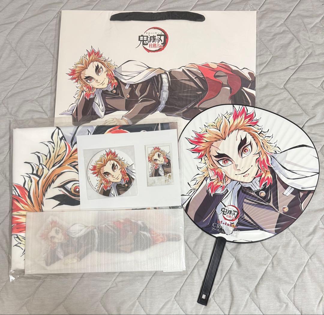 鬼滅の刃 寝そべりイラストグッズセット うちわ 缶バッジ 煉獄 杏寿郎