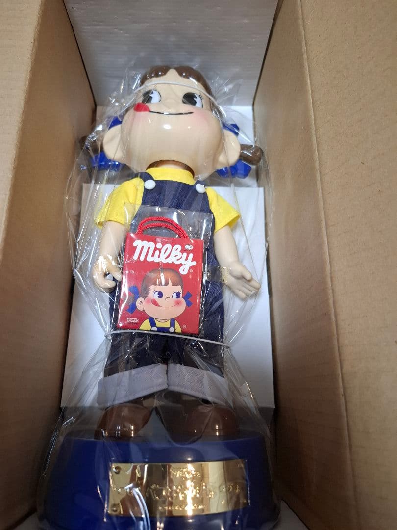 ペコちゃん　首ふり人形　Milky版