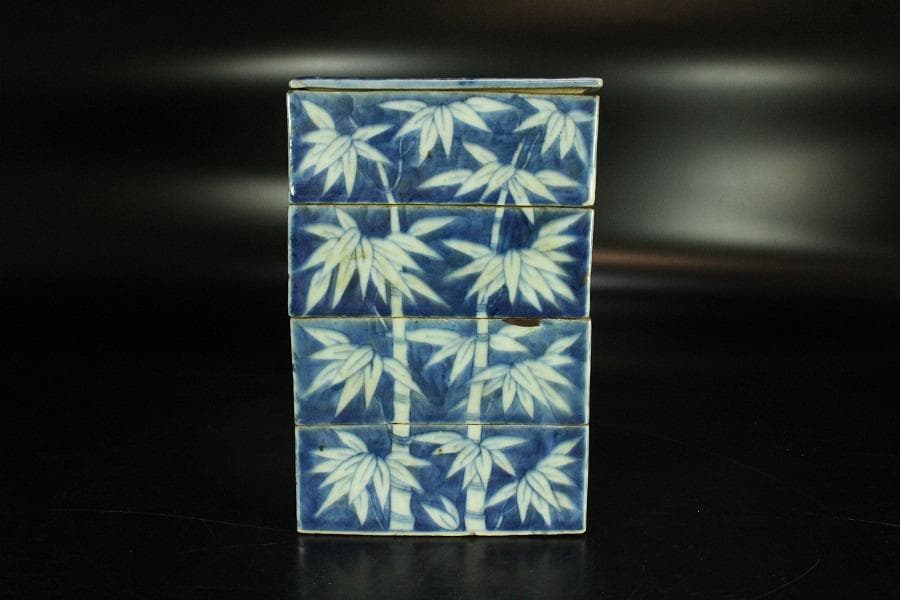 中国美術 青花 白抜 笹紋 段重 高18.5cm 清(K-LC670) - メルカリ