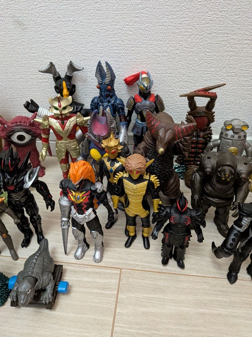 ウルトラマン怪獣ソフビまとめ売り40体＋おまけ付き ベリアルキャッスル