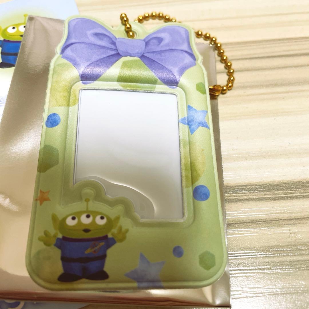 ディズニーストア 証明写真が入るフォトミニケース リトルグリーンメン