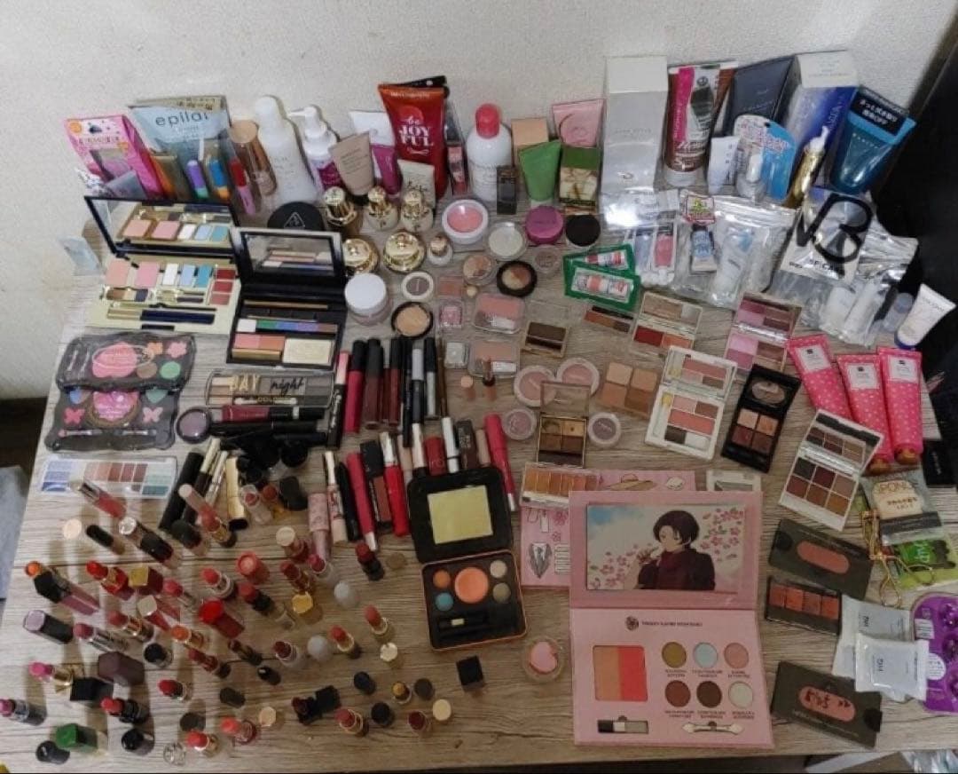 Y*4様 化粧品 コスメまとめ売り 中古から新品まで アイシャドウ 口紅 など