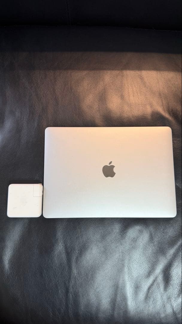 MacBook Pro 13インチ M1 2020 8GB 512GB 充電器付 アップル、バッテリー駆動20時間を実現したM1チップ搭載の13型