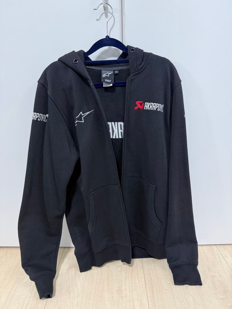 Akrapovic フルジッパーパーカー Sサイズ ブラック