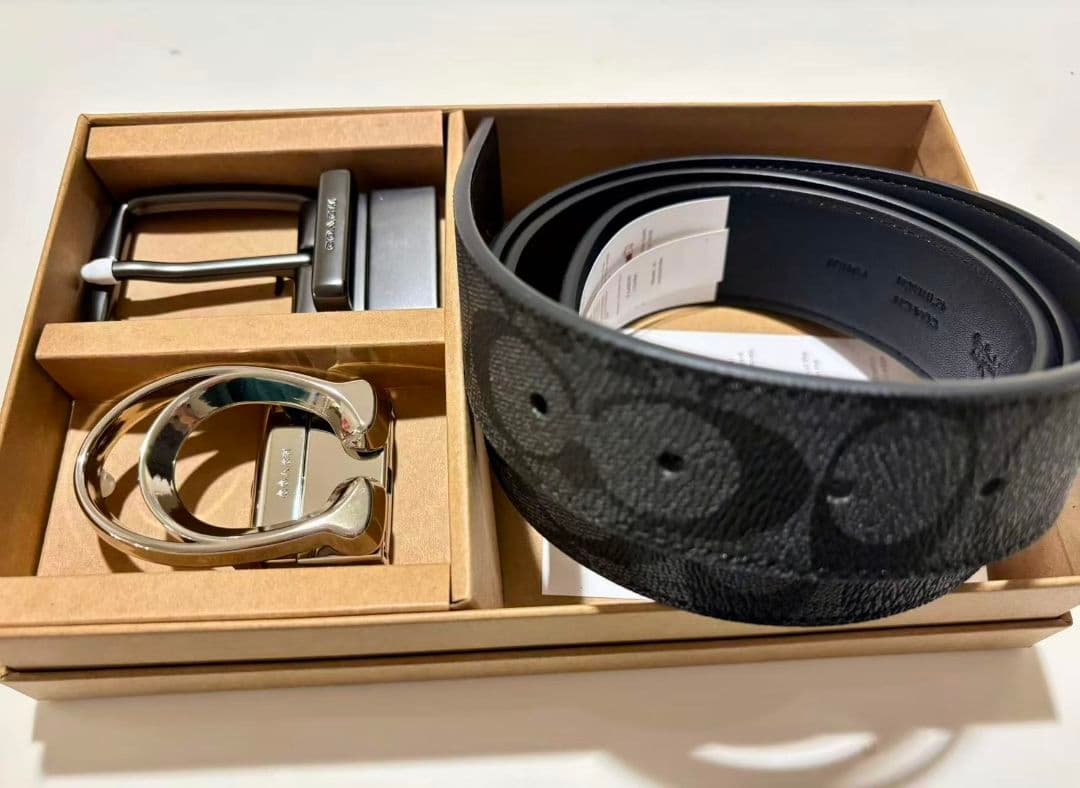 限定SALE♪コーチ　新品シルバーバックル　シグネチャーリバーシブルベルトセット