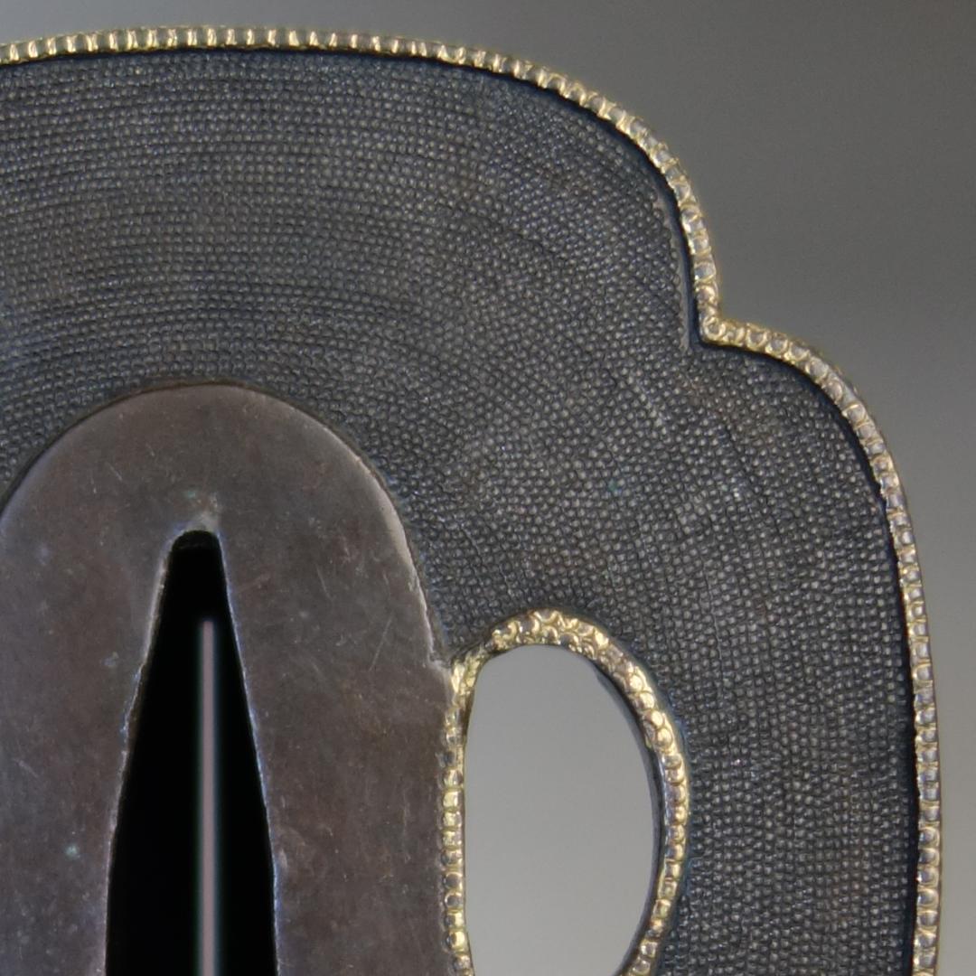 桜花見図鍔 赤銅魚子地 高肉彫 鍍金銀】(鍔箱付き) 鍔 鐔 刀装具 武具