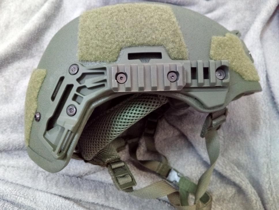 実物　バリスティックヘルメット