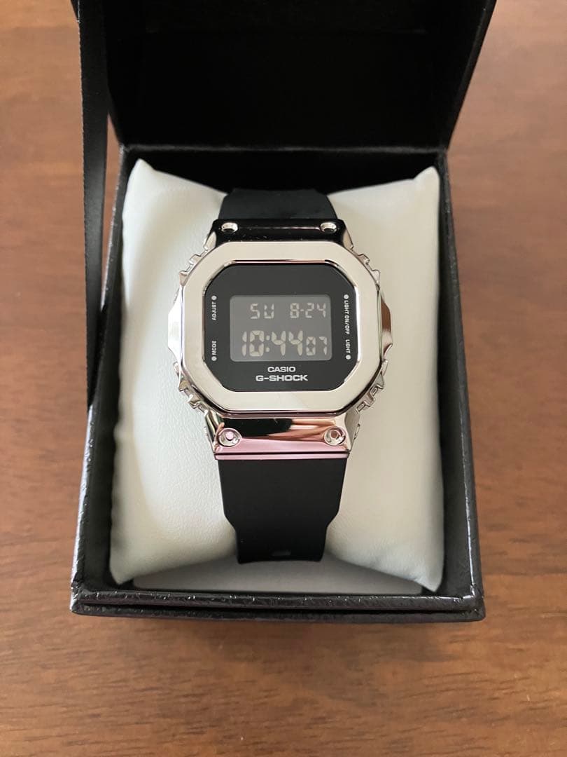 G-SHOCK GM-S5600 女性はもちろん男性にも合うミドルサイズ