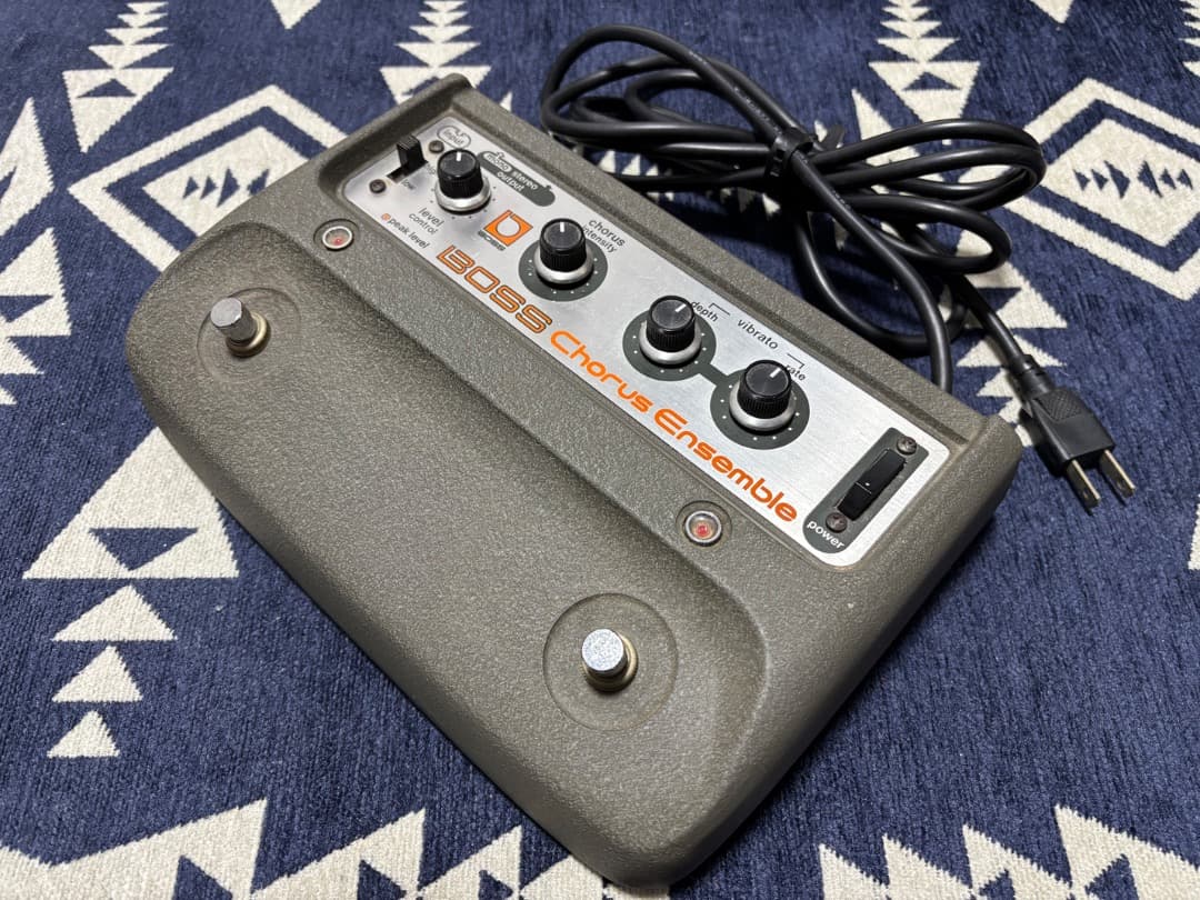 ギター BOSS CE-1