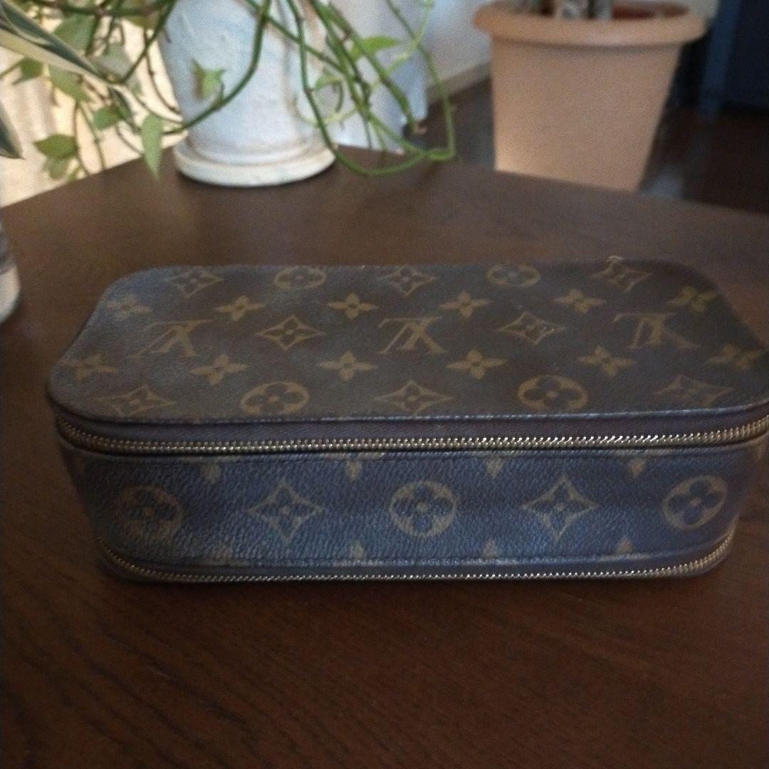 ルイヴィトン トゥルース・ブラッシュ PM　 小物入れ