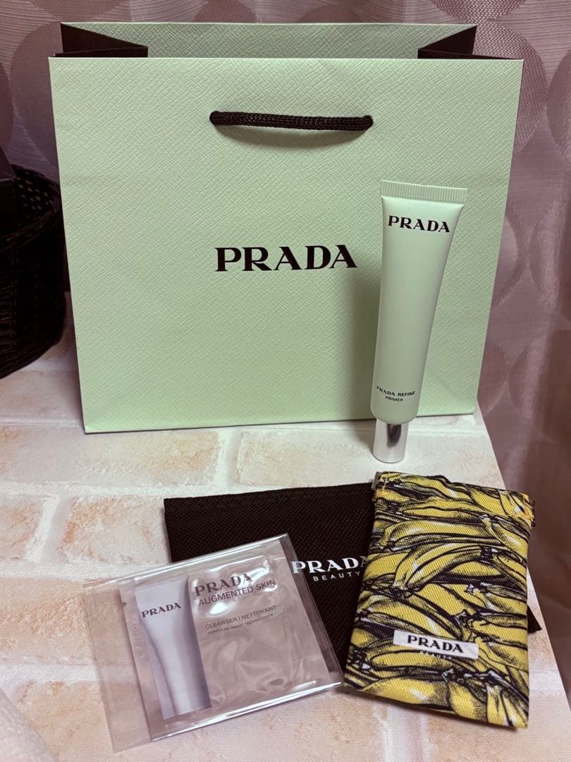 プラダ　リファイン ブラーリング エクステンディング プライマー