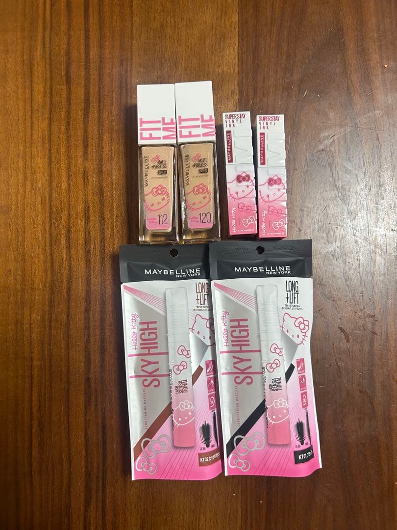 メイビリン　キティちゃんコラボ　化粧品　Maybelline サンリオ