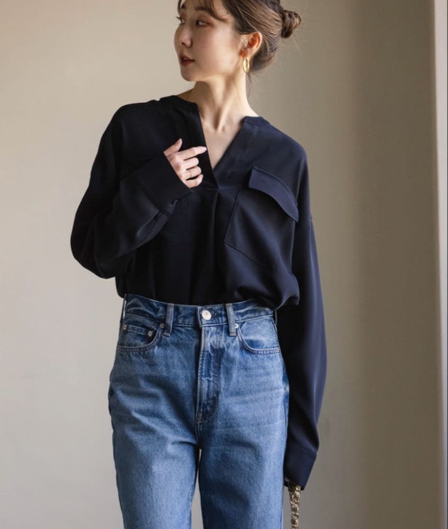 NOBLE ワークディテールドレープシャツ　ネイビーブラウス