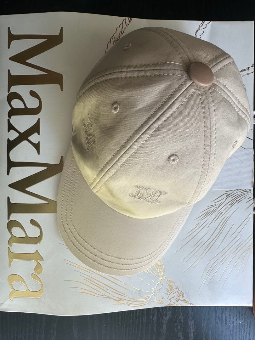 MaxMara ベージュキャップ