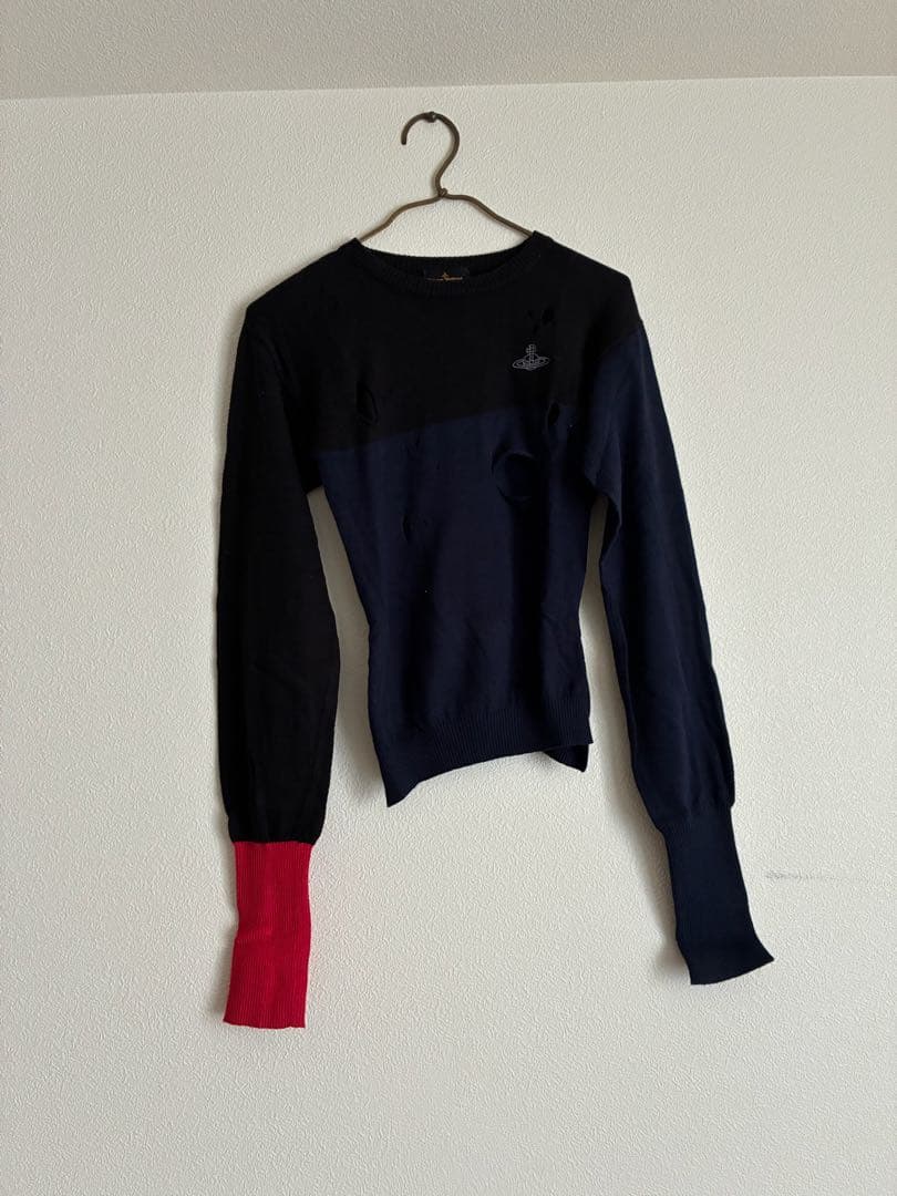 美品】ヴィヴィアン・ウエストウッド 穴あきデザインの長袖ニット