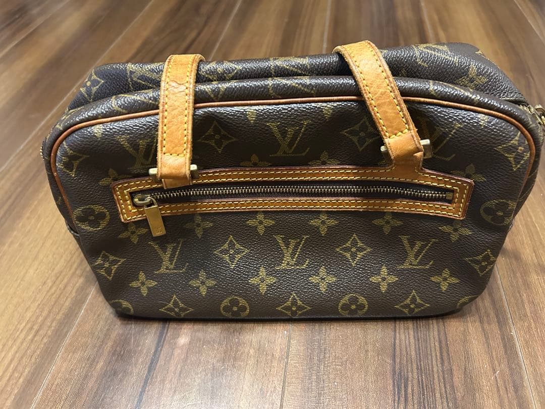 ヴィトンバック