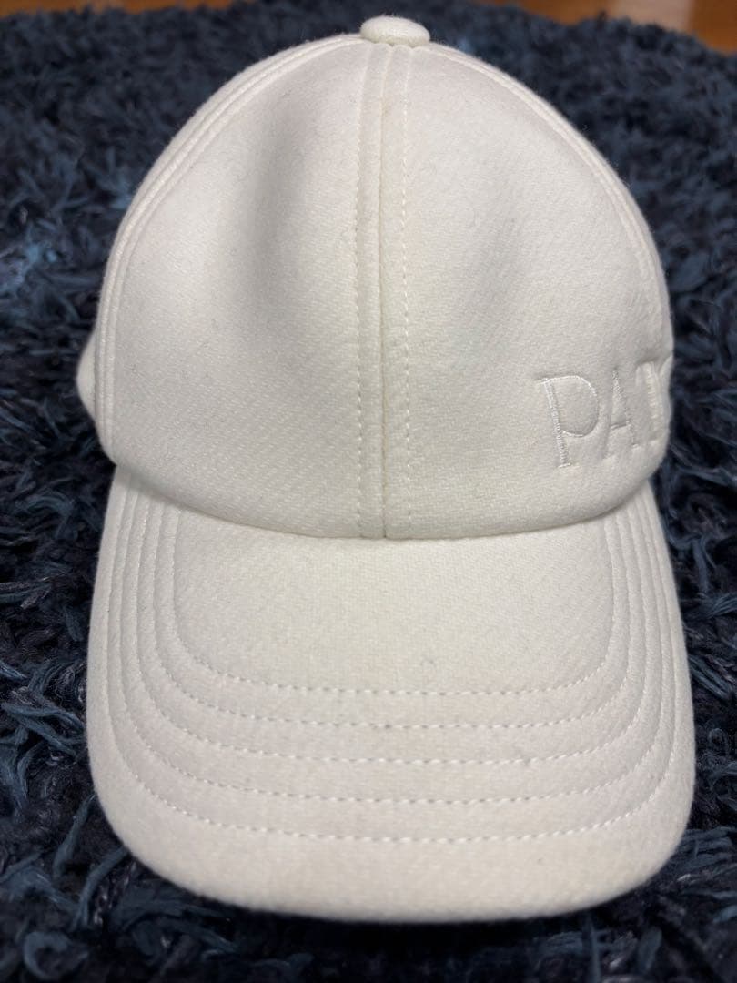 PATOU ホワイト 刺繍ロゴキャップ