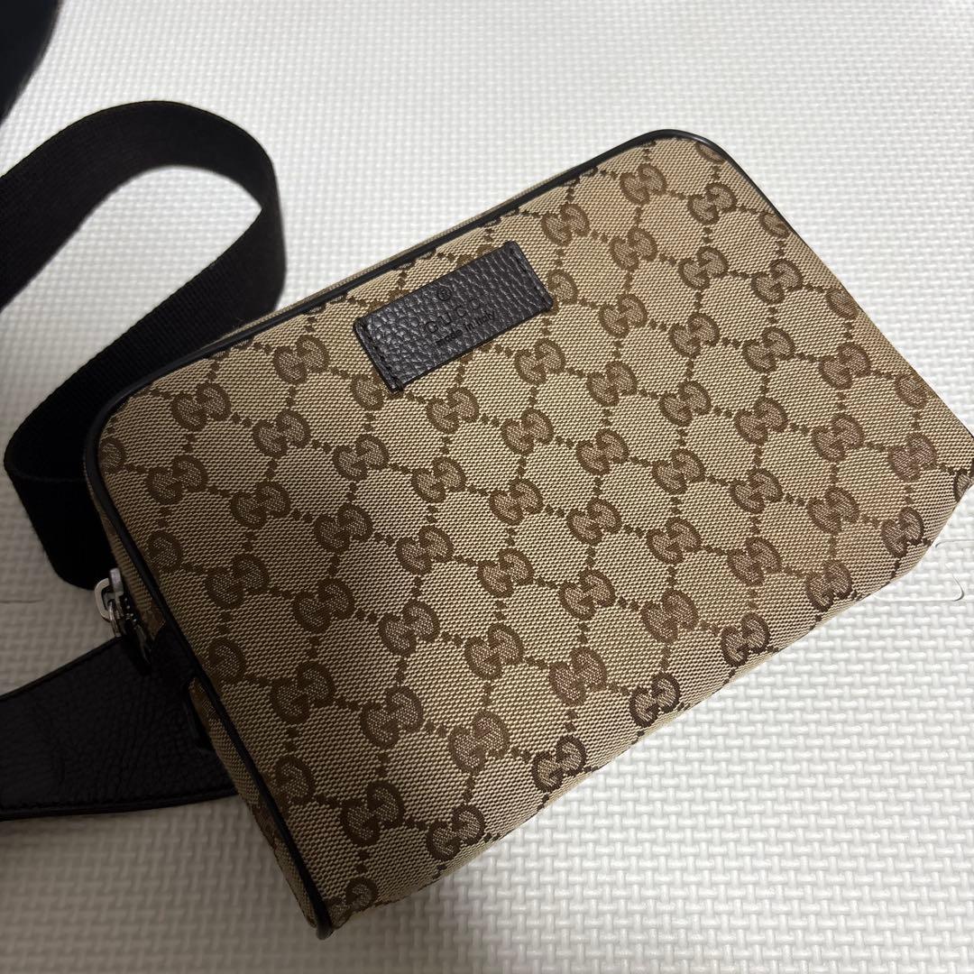 GUCCI ボディバッグGG