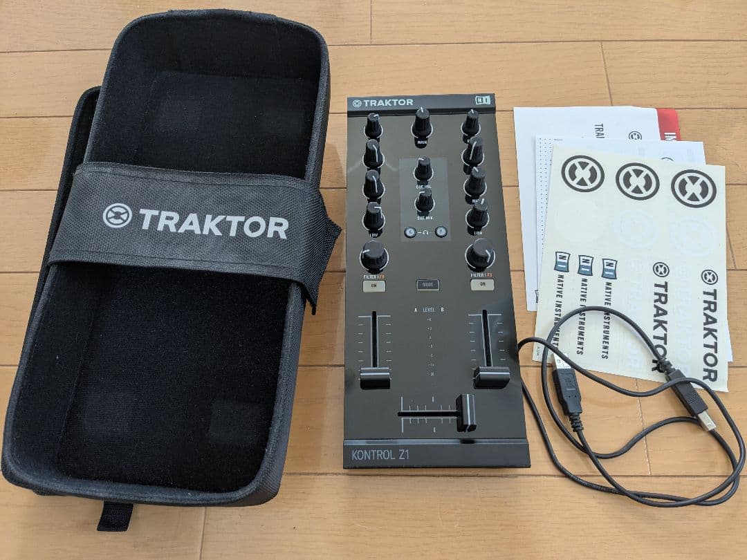 TRAKTOR KONTROL Z1 DJコントローラー