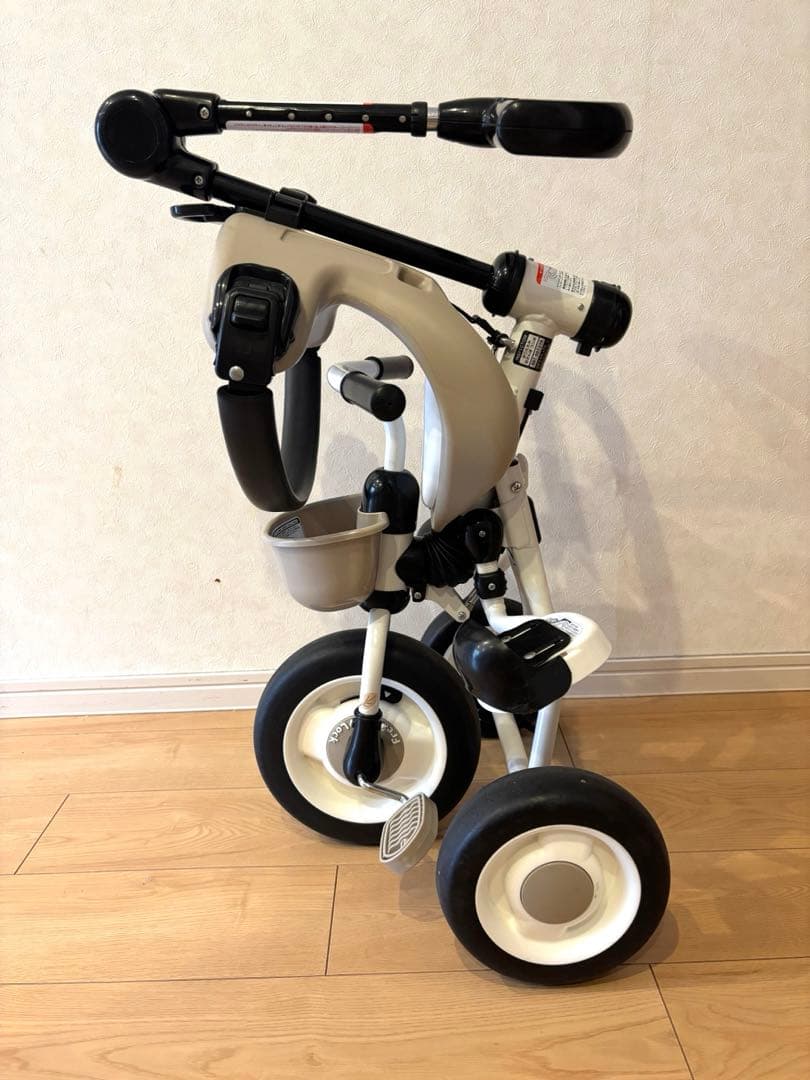 折りたたみ三輪車 ides おさんぽコンポ トイザらス限定 ベージュ