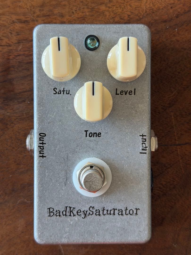 ギター BadKey Saturator Booster