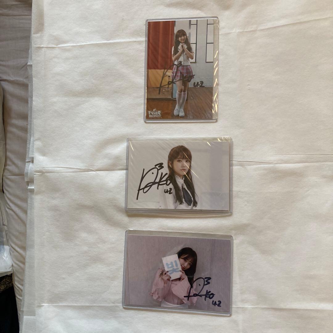 宮脇咲良・矢吹奈子直筆サイン入り写真 各3枚合計6枚 - メルカリ