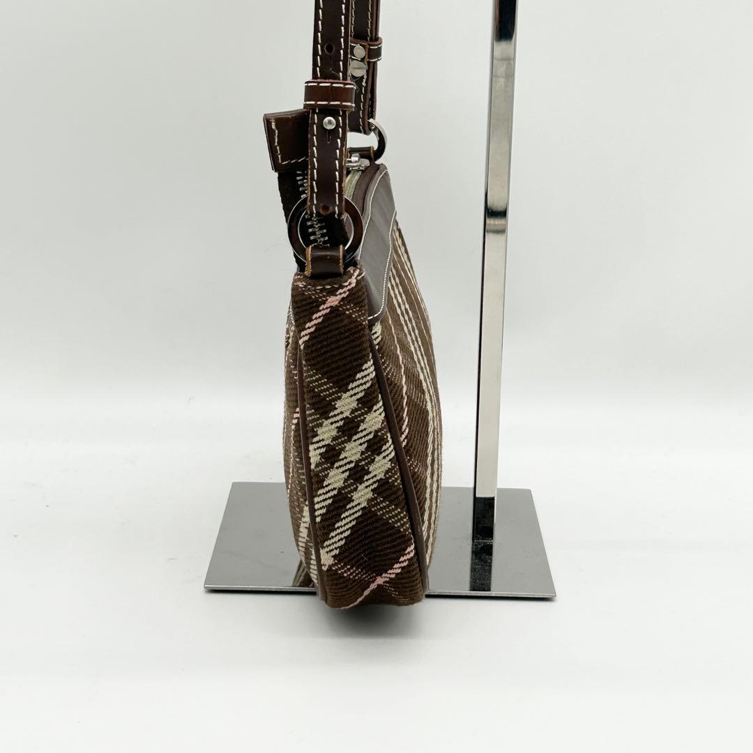 美品 バーバリーブルーレーベル アクセサリーポーチ ブラウン ノバ