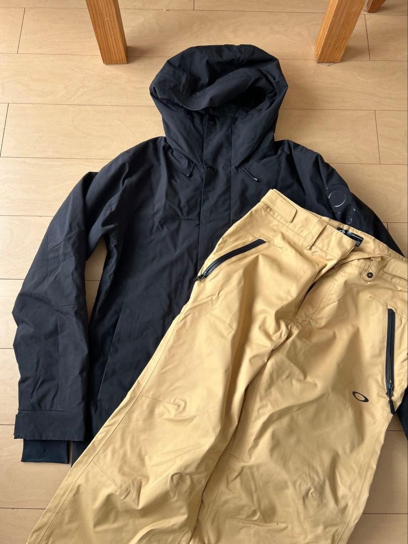 Oakley スノーボードウェア　上下セット　黒・キャメル