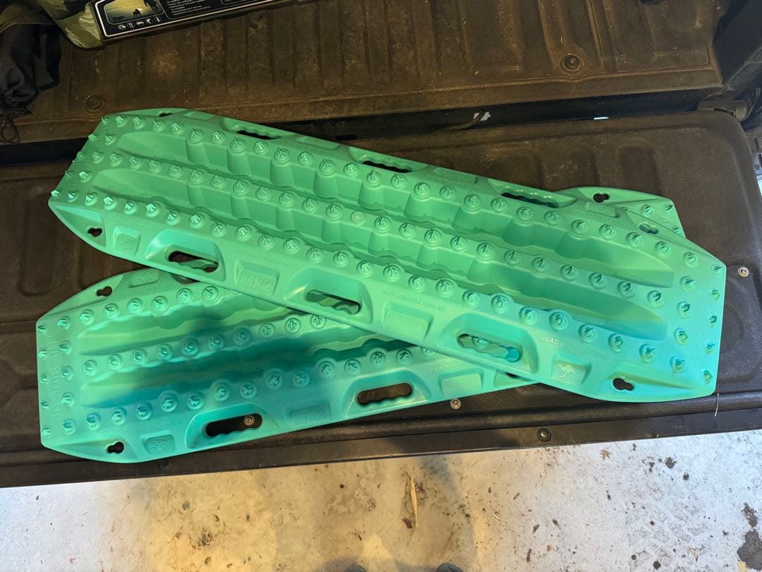 MAXTRAX マックストラックス MKII 2枚 取り付けピン付き