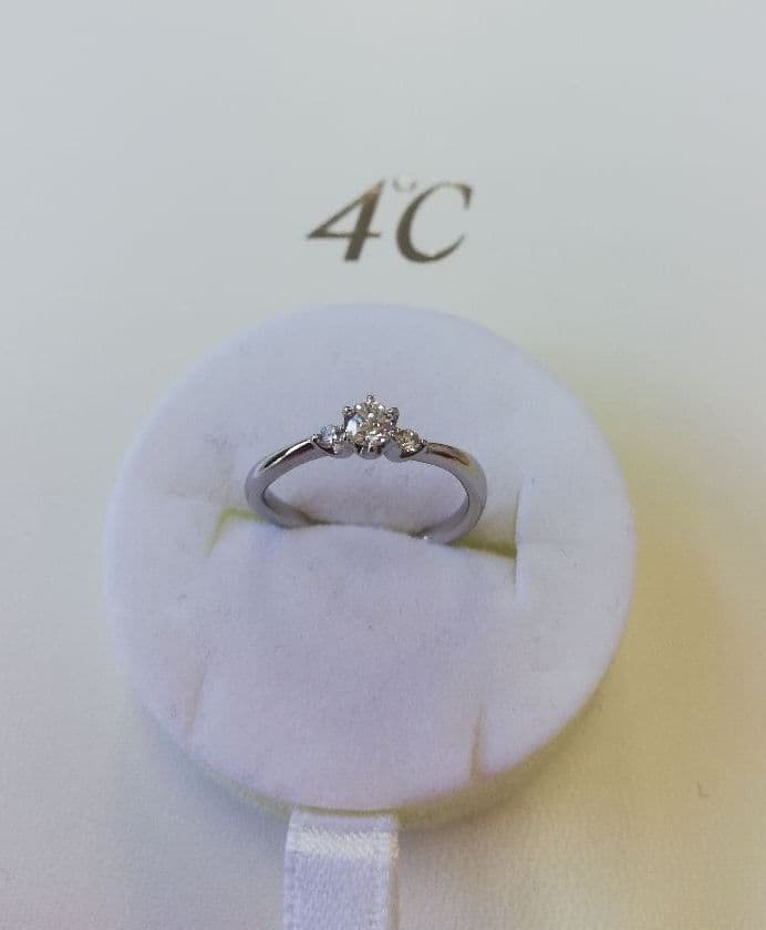 ★ピンクの猫★　4℃　pt950　ダイヤモンドリング　2.8g