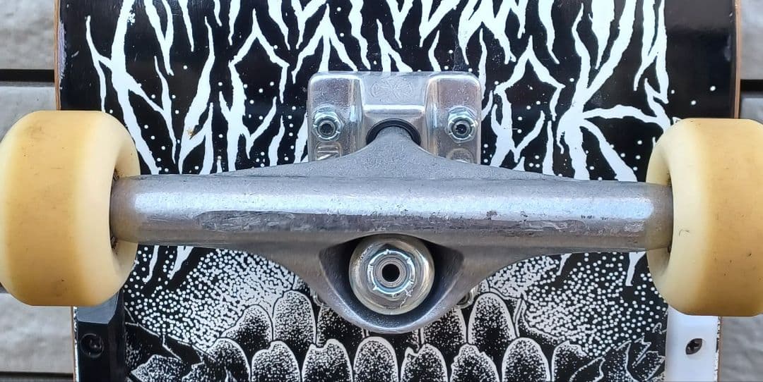 independent 149 チタニウム　bones トラック　ウィール