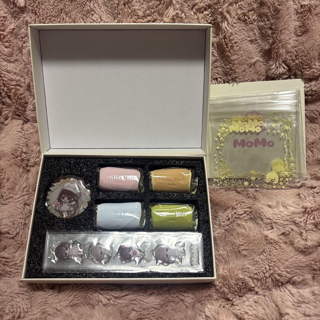 momoのほっこりスクイーズセット　ミニロールケーキ 型4種+マグネット＆シール
