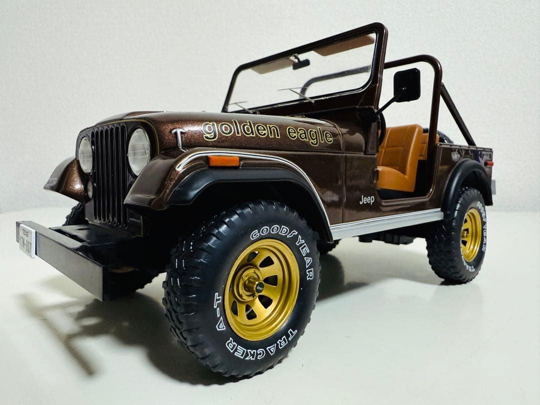 MCG/'76 Jeepジープ CJ-7 Golden Eagle 1/18