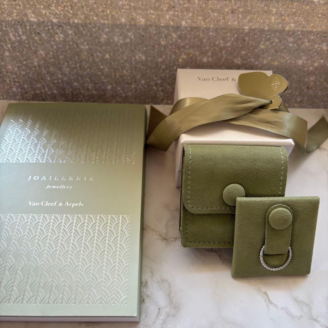 Van Cleef & Arpels ペルレスモール