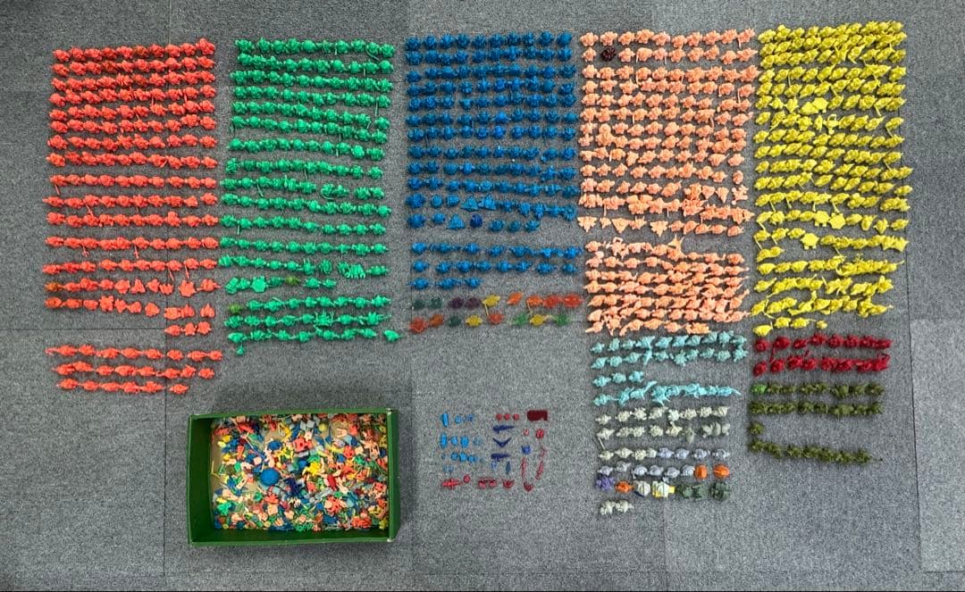 ガン消し 約1000個　大量まとめ売り　パーツ　アーマー 何で手に穴ないの？ フルアーマーガンダム3号機 SDガンダム ガン消し