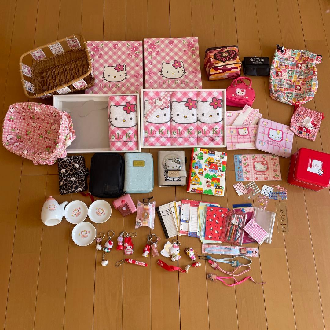 ハローキティ サンリオ キャラクターグッズ レトロ 昭和 平成　ギャルまとめ売り 平成レトロな“コギャル&ギャル男”にサンリオキャラクターが変身