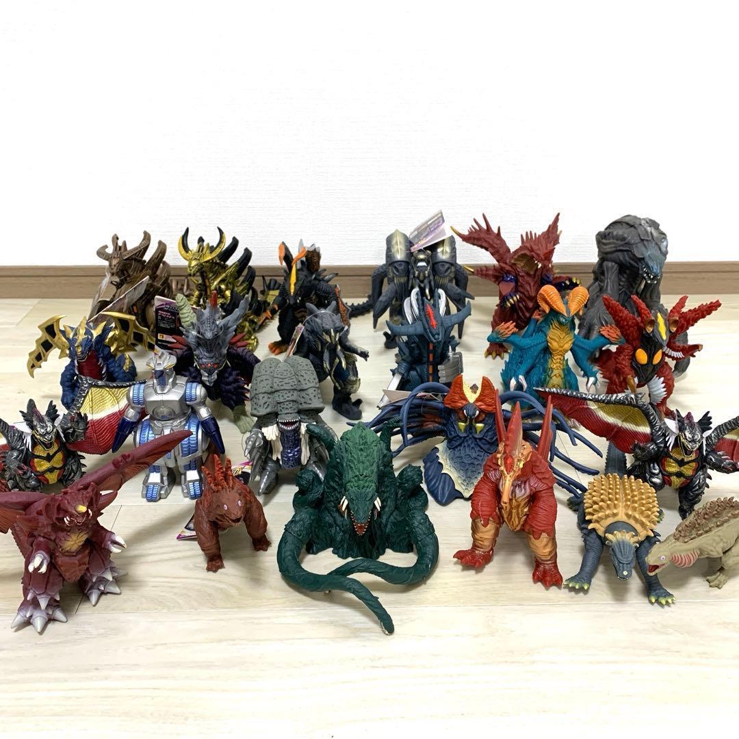 ウルトラマン 怪獣 フィギュア 23体セット ウルトラマン 怪獣 フィギュア 23体セット - メルカリ