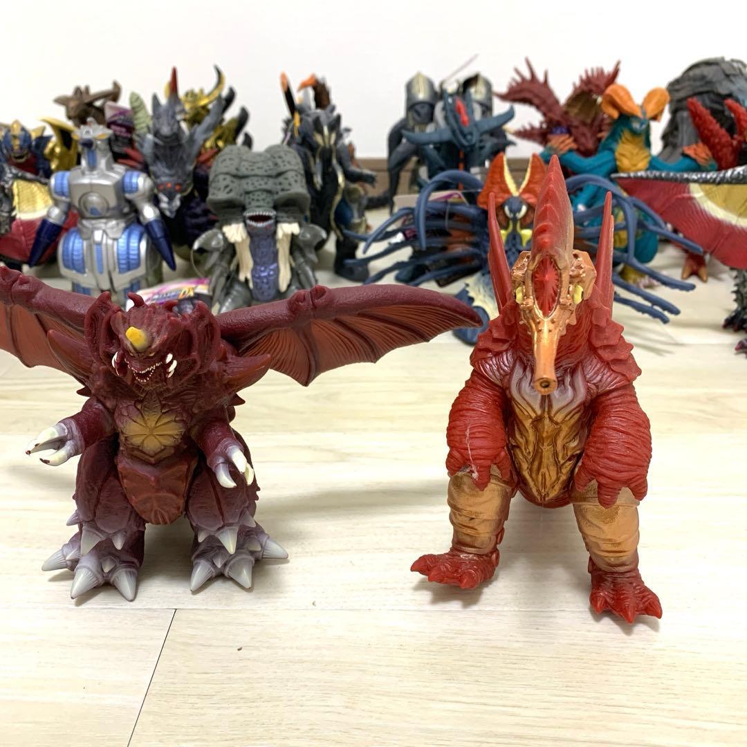 ウルトラマン 怪獣 フィギュア 23体セット - メルカリ